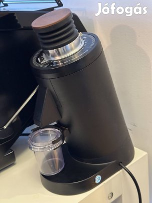 DF 83 kávéőrlő - keveset használt, 550W brutál erős