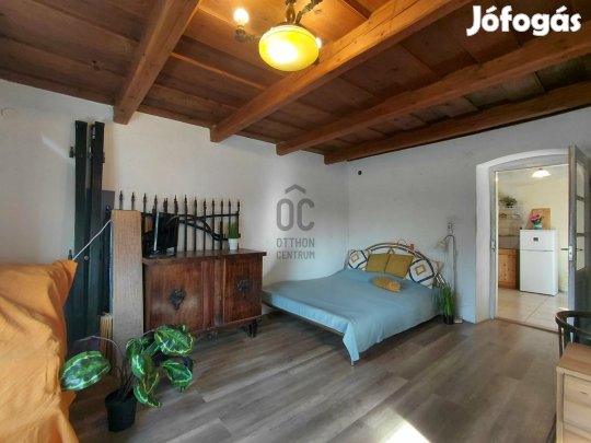 DOMOSZLÓN FELÚJÍTOTT VÁLYOG+TÉGLA CSALÁDI HÁZ  SZÉLES TELEKKEL, CSEND