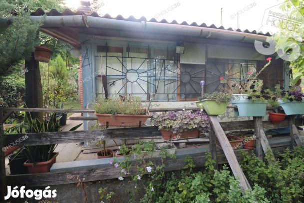 DUNÁNTÚLI HÉTVÉGI HÁZ ELADÓ!