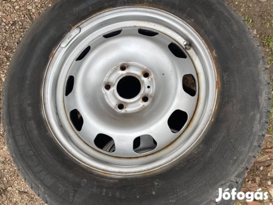 Dacia Duster R16 5x114,3 felni garnitúra gumival eladó