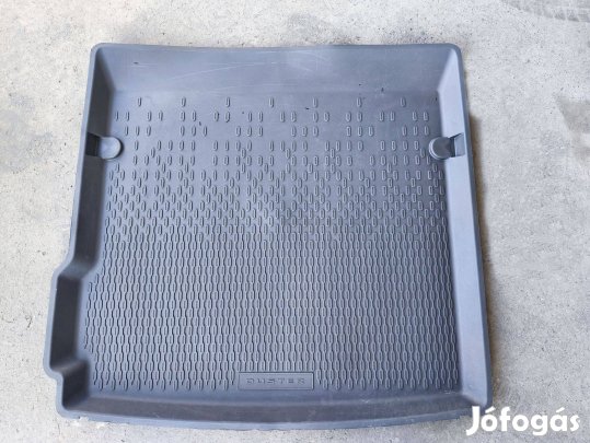 Dacia Duster csomagtértálca gumiszőnyeg 8201699847 csomagtérszőnyeg