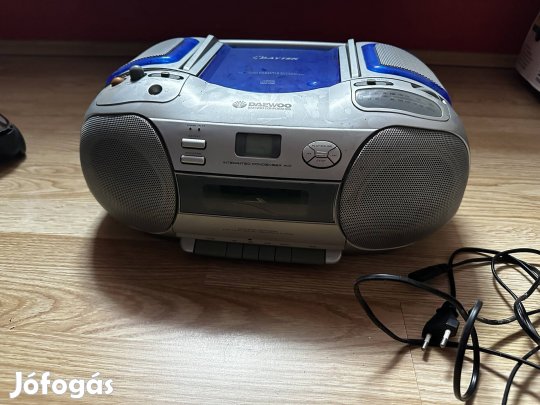 Daewoo DRD-S12 típusú hordozható rádiósmagnó (hibás)