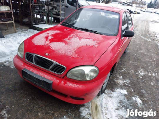 Daewoo Lanos karosszéria elemei piros
