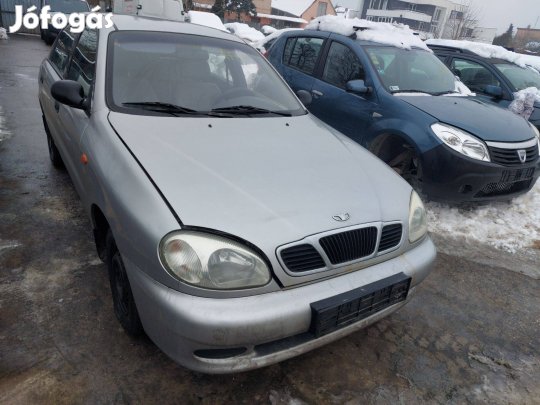 Daewoo lanos karosszéria elemei szürke