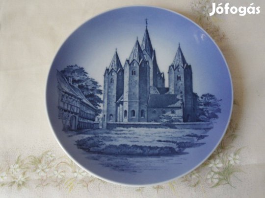 Dán porcelán falitányér