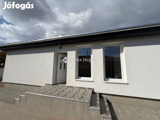 Dánszentmiklósi 71 nm-es ház eladó