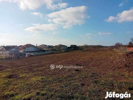 Dányi eladó 889 nm-es telek