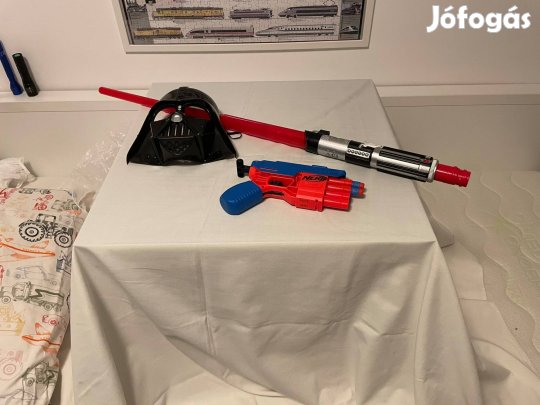 Darth Vader laser kard és egy nerf pisztoly