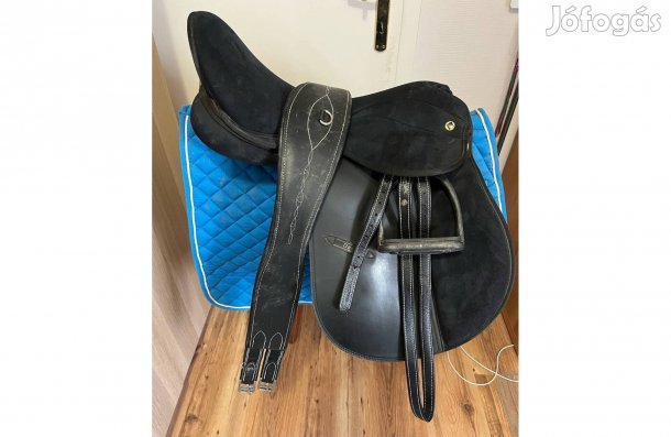 Daslö szintetikus nyereg + kiegészítőkkel