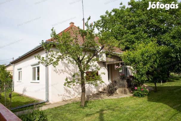 Dávodon családi ház a strand közelében azonnal költözhetően eladó