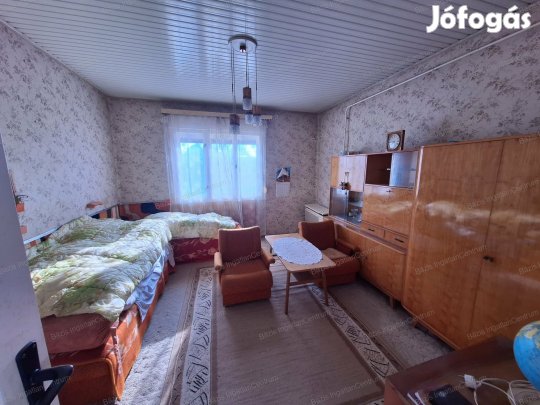 Dávodon vegyes falazatú családi ház eladó