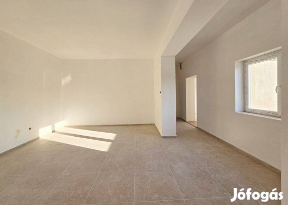 Db. Júliakerti 75nm-es családi ház készpénzes vevőnek eladó!