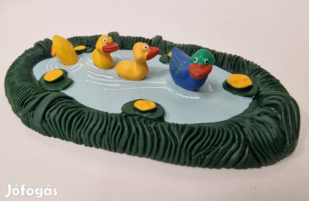 Deagostini kacsacsalád a tóban eladó