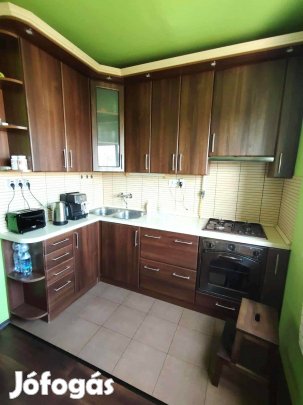 Deák Ferenc utcában 1 szoba étkezős, nagy erkélyes lakás eladó!