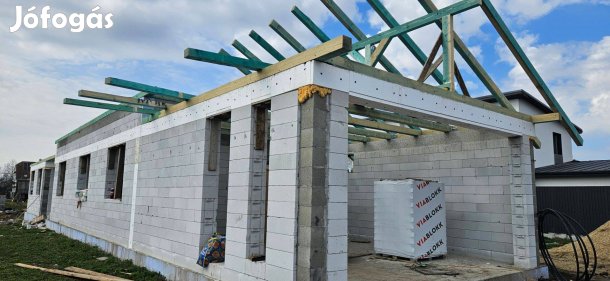Debrecen-Alsójózsán eladó egy Új építésű, modern, luxus kivitelezésű,