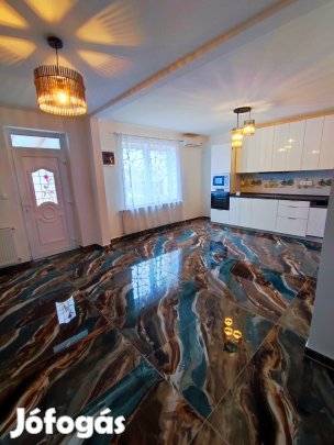 Debrecen Bánk eladó 100 m2 családi ház, 1980-ban épült, 3 szobás,