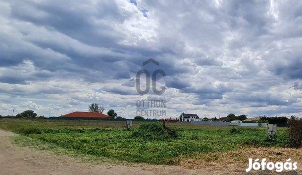 Debrecen Bánk térségében 1250 nm-es, családi vagy ikerház építésére al