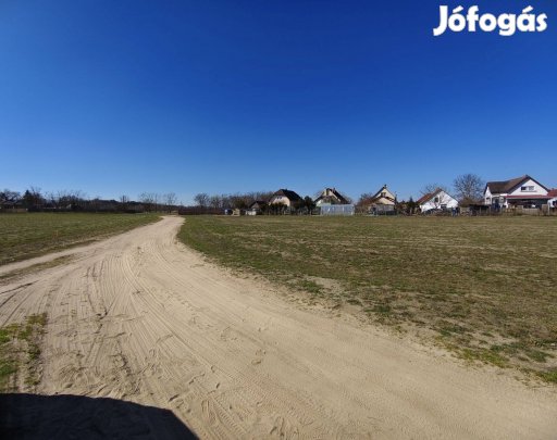 Debrecen-Bánk városrészben 1424 m-es építési telek eladó!