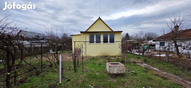 Debrecen Bayk András kertben nyaraló eladó