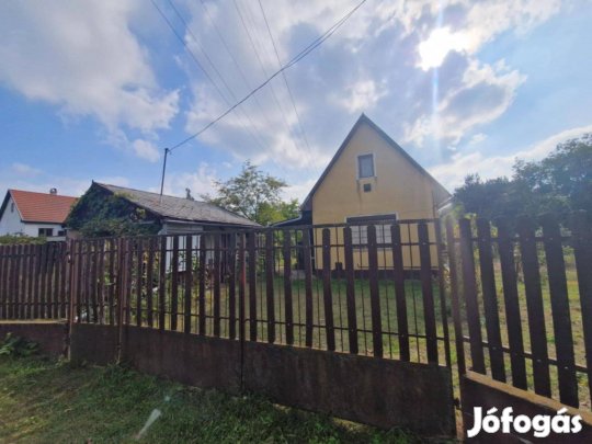 Debrecen Bayk András kertben tetőteres ház eladó