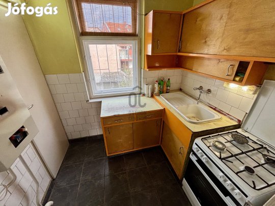 Debrecen Belvárosában megvételre egy 73 m-es, nappali + 2 szobás, els