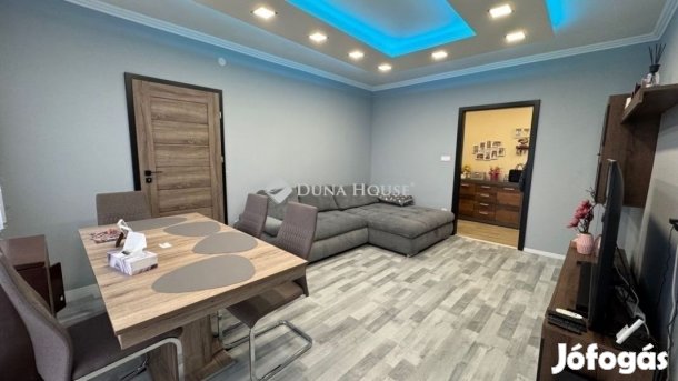 Debrecen Belvárosban, felújított 2 szobás lakás ELADÓ