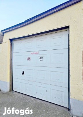 Debrecen Csapókertben, önálló 20 nm-es téglagarázs Sos eladó!