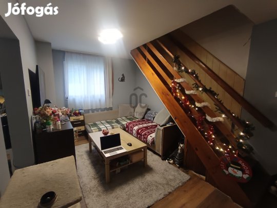 Debrecen Csapókertben  részben felújítottg kétgenerációs ikerház külön