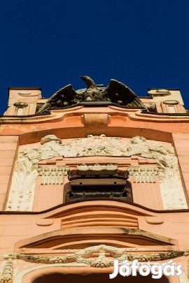 Debrecen Főutcáján 1700 nm-es impozáns ingatlan eladó!