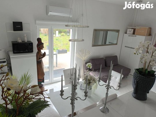 Debrecen-Józsa, központi részen, felújított hőszigetelt ház eladó