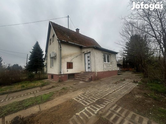 Debrecen Józsa és Hajdúböszörmény között tetőteres ház eladó
