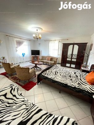 Debrecen Kls Diszegi u 13500 m2 telekkel , 219 m2 5 szobs, 2