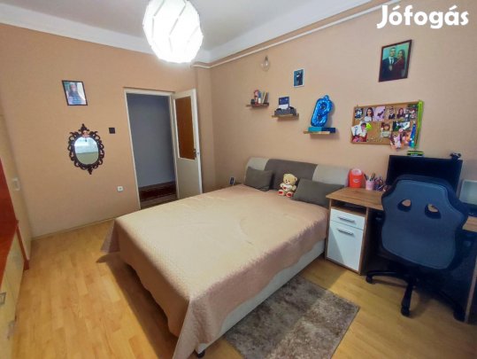 Debrecen Kerekestelepi, 1986-ban épült, 80 m2 3 szobás, felújitott,