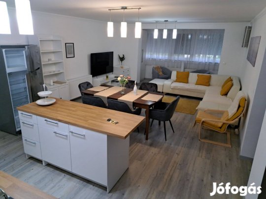 Debrecen Nagyerdő, téglalakás eladó