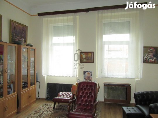 Debrecen Óvárosában a Kölcsey utcán 4 lakrészből álló 250 nm-es család