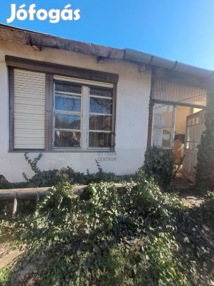 Debrecen Óvárosában egy különleges ingatlant ajánlok befektetők, csalá