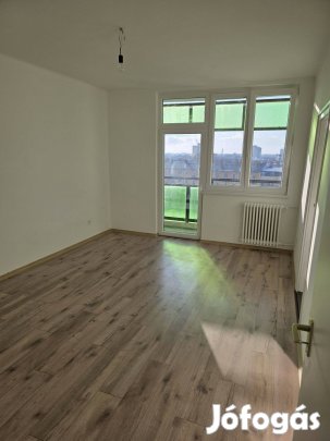 Debrecen Petőfi téri 1+2 fél szobás szép erkélyes lakás eladó