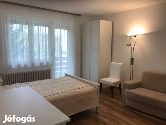 Debrecen Simonyi ú.: 3 szobás, berendezett lakás garázzsal kiadó!