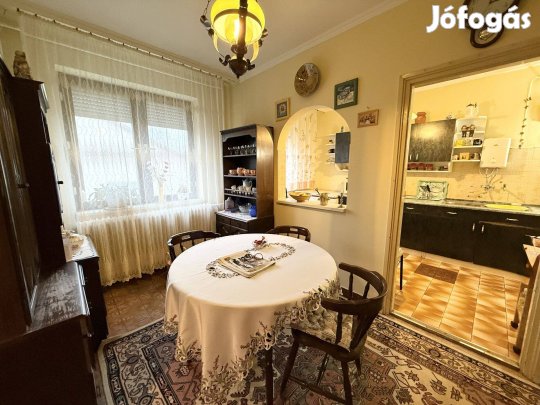 Debrecen Szabadságtelep | Belső kétszintes ikerház 70 nm-es szuterén