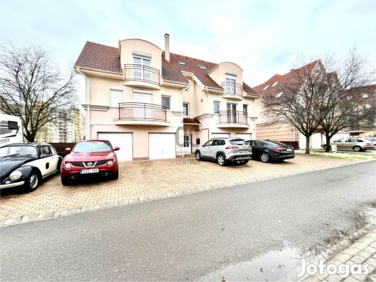 Debrecen Széchenyi kertben 4 szobás társasházi lakás