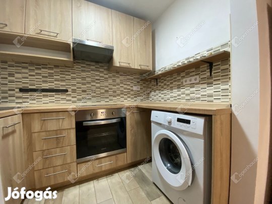 Debrecen-Szikigyakorban eladó egy kis családi ház!