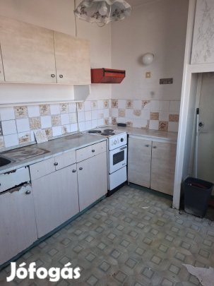 Debrecen Tócóskertben eladó egy 67 m-es, 3 szobás panel lakás