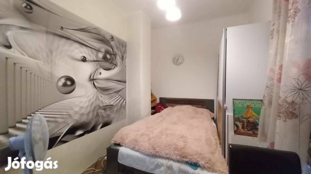 Debrecen, Belváros 86 m-es, 4 szobás, tégla építésű házrész