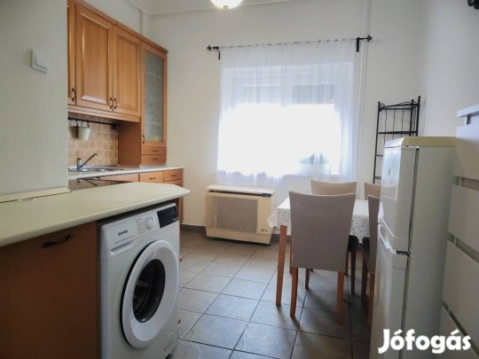 Debrecen, Belváros / társasházi lakás / tégla / 1 szoba / 38 m