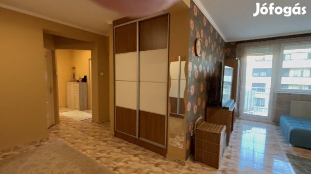 Debrecen, Belváros téglaépítésű társasházi lakás, 4 szoba, 84 m