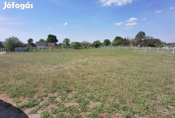 Debrecen, Biczó István-kertben eladó, 914 nm-es zártkerti Telek!