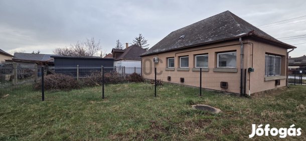 Debrecen, Csapókertben eladó, 84 nm-es családi ház!