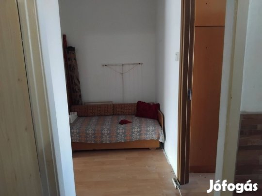 Debrecen, Derék utca, 68 nm-es panellekás eladó!