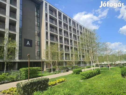 Debrecen, Dóczy lakóparkban a Békessy Béla utcában, teremgarázs hely,