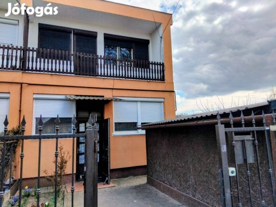 Debrecen ,Epreskert utca, két szintes ikerház eladó!